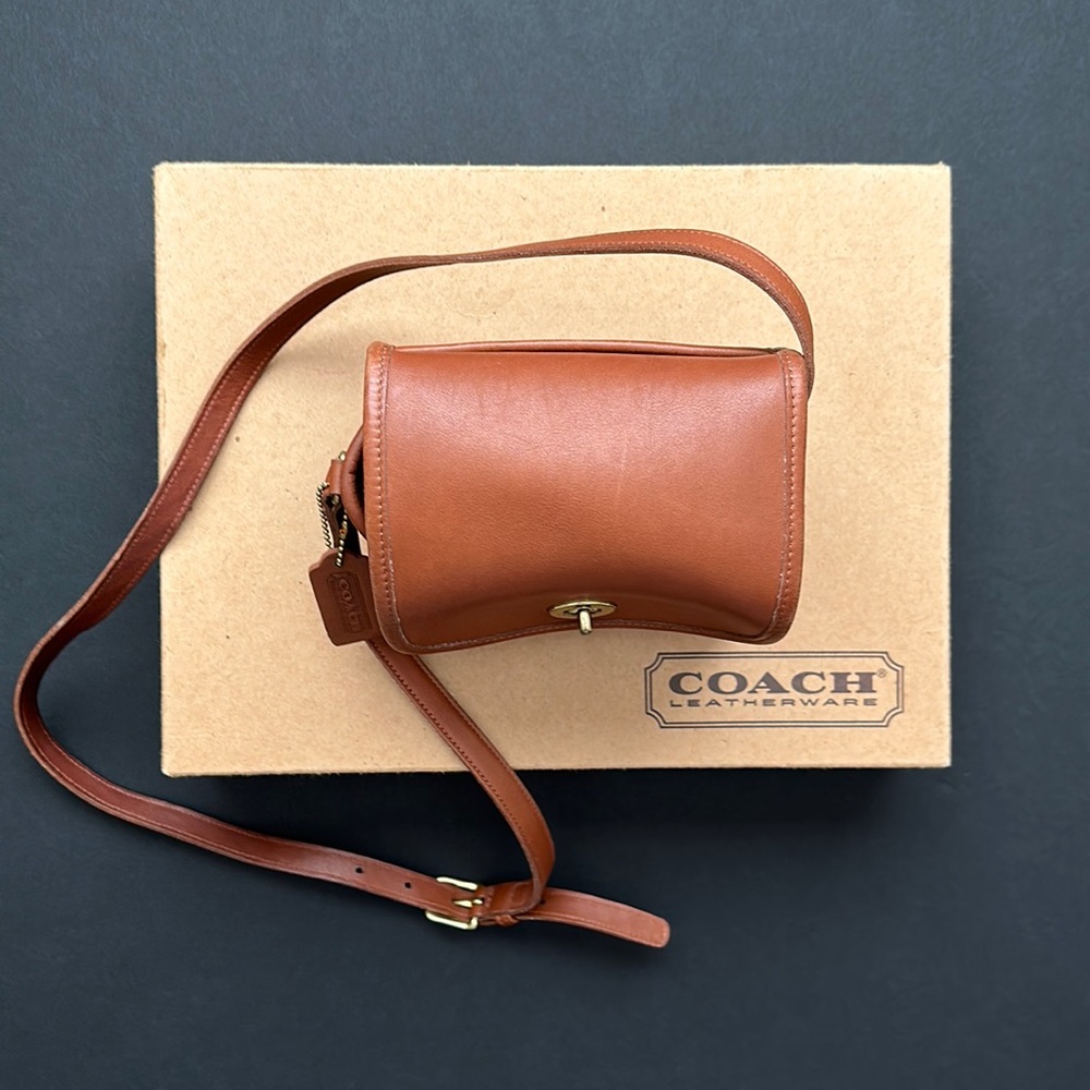 12/13 AT 3:00 PM EST COACH TALK

Vintage Coach 💼 👜……..and history!! - Picture 6 of 16